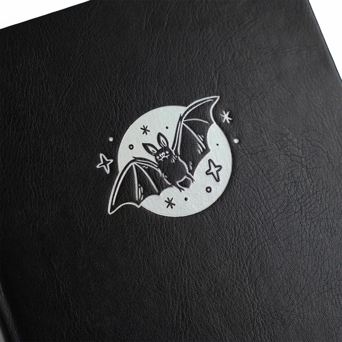 Archer & Olive Bullet Journal Cute Bat Dot Grid - Detail van de bat van de cover
