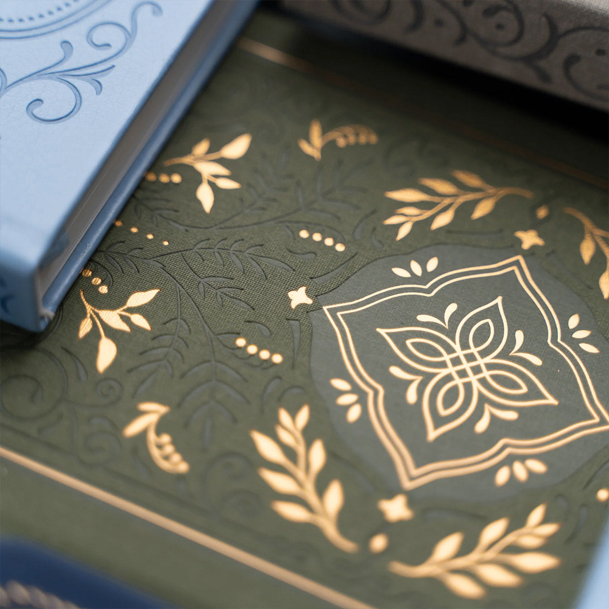 Archer & Olive Bullet Journal Storybook In Vintage Olive - Detail van de cover