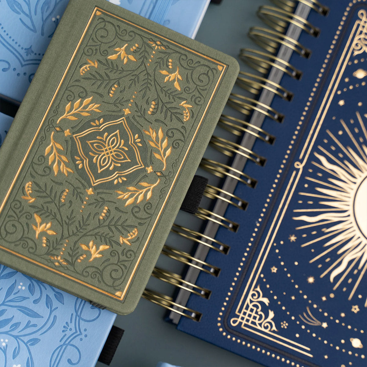 Archer & Olive Bullet Journal Storybook In Vintage Olive - Sfeerfoto