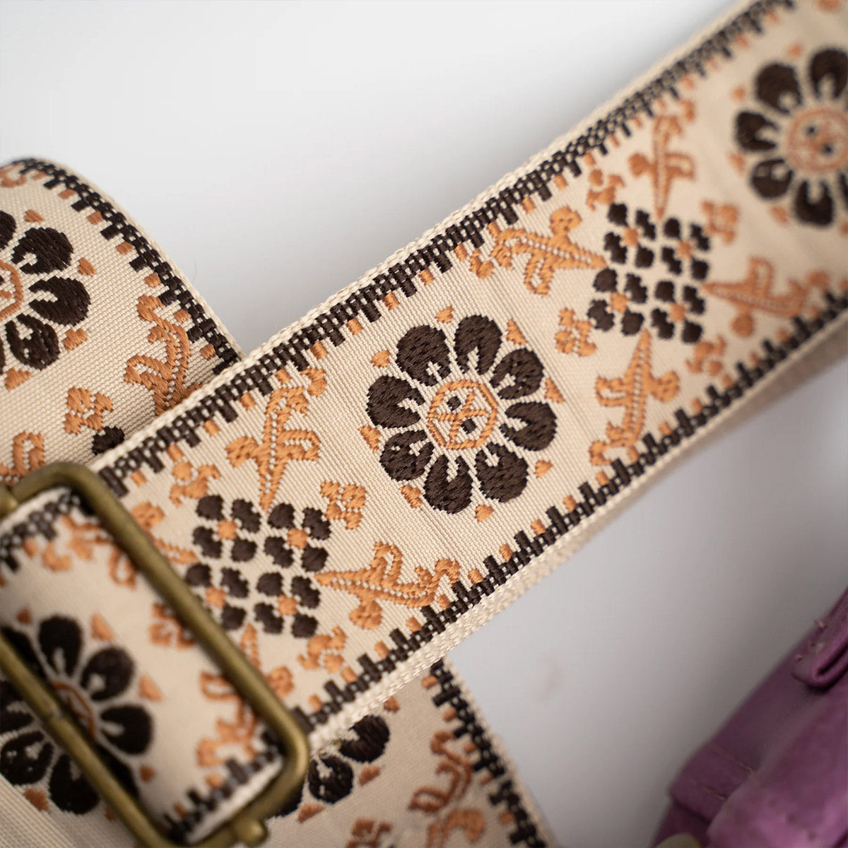 Archer & Olive Creativity Case - Plum - Detail van de schouderriem