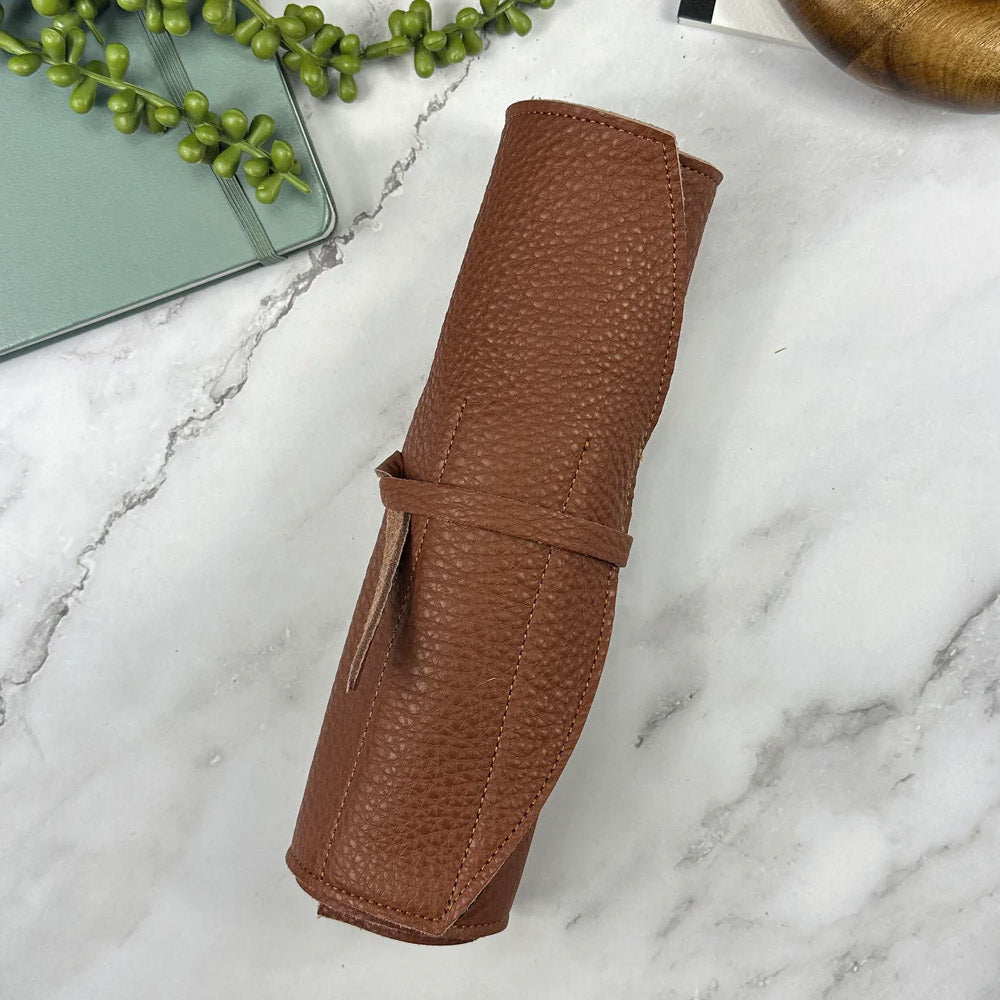 Girologio 10 Pen Roll - Rustic Saddle Gesloten