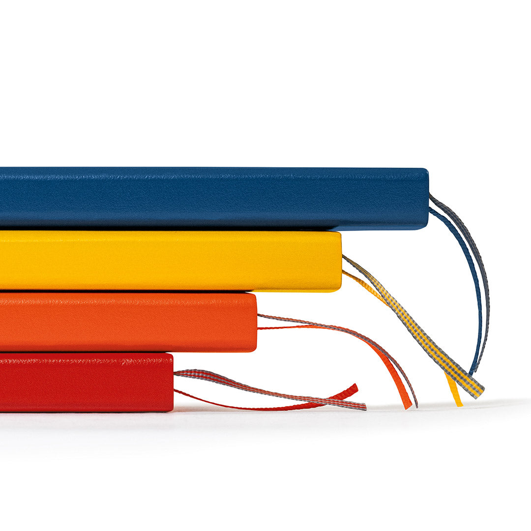 Leuchtturm Colours 2025 op een witte achtergrond - Indigo, Sunflower, Cherry en Pumpkin