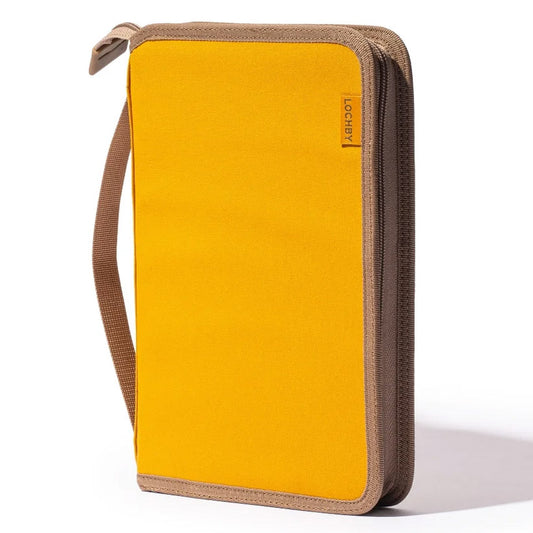 Lochby Field Folio A5 - Honey - Voorkant van het etui op een witte achtergrond
