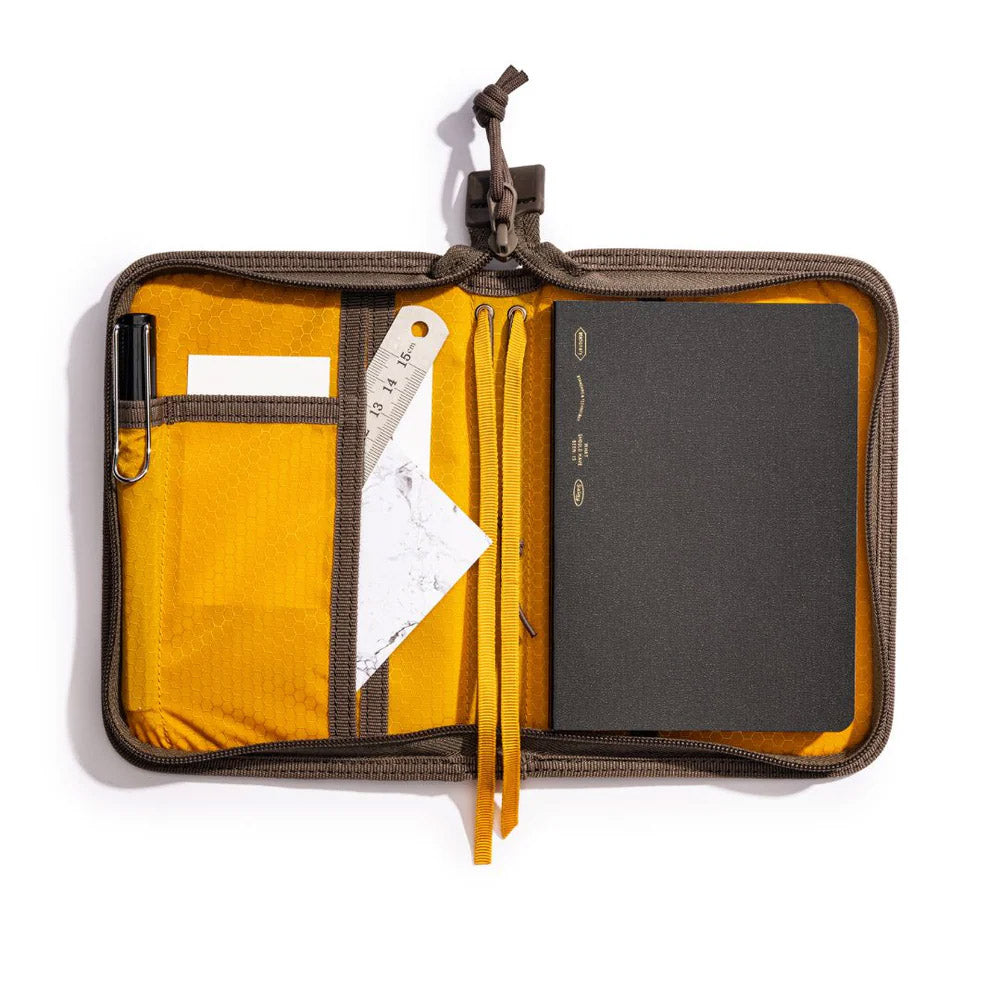 Lochby Field Folio A6 - Brown - Opengeklapt voor de inhoud