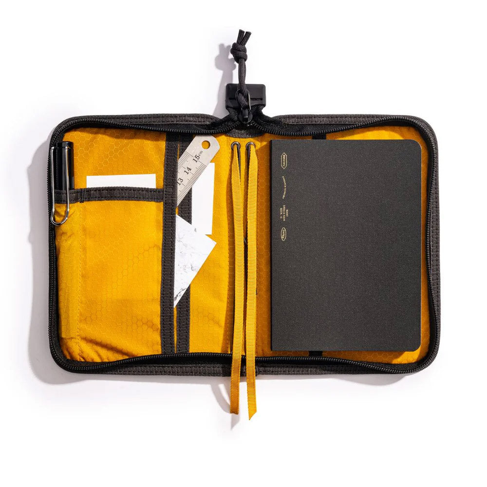 Lochby Field Folio A6 - Bumblebee - Inhoud Opengeslagen