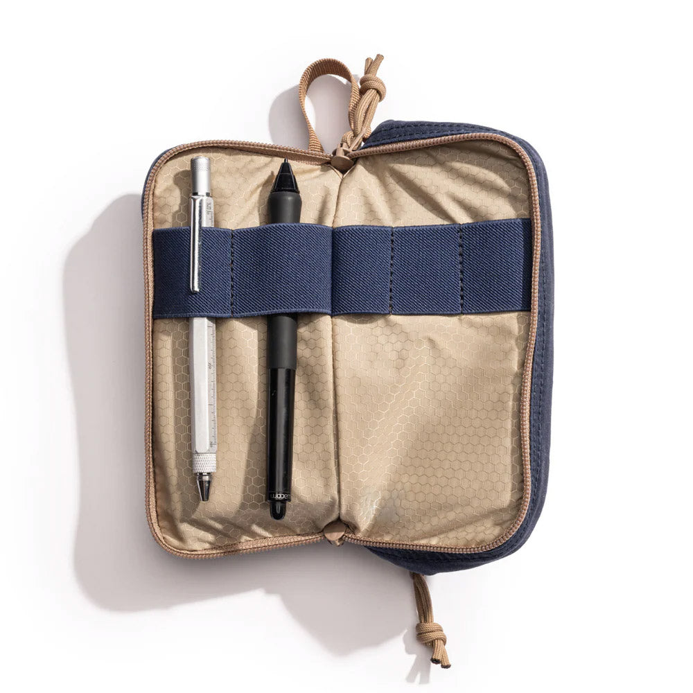 Lochby Mini Venture Pouch - Nautical - Open met pennen erin