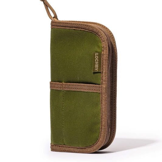 Lochby Quattro Etui - Olive V2 - Voorkant op een witte achtergrond