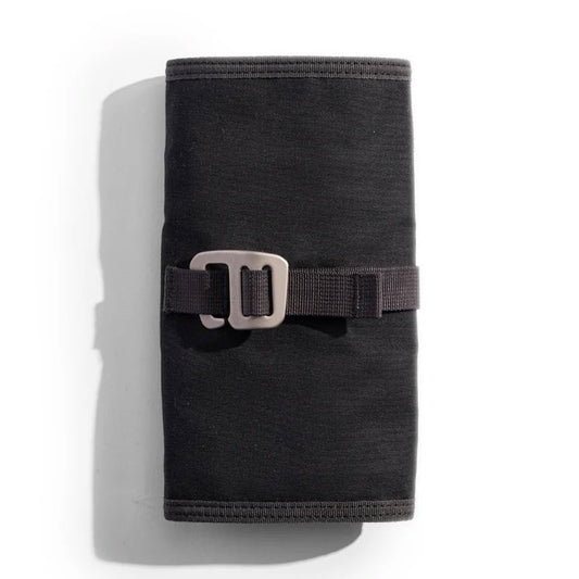 Lochby Tool Roll Etui - Charcoal Gold - Achterkant van het etui op een witte achtergrond