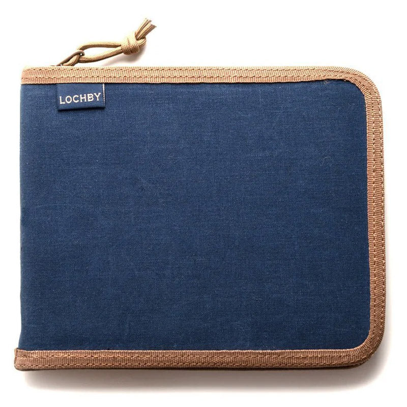 Lochby Watch Wallet - Navy - gesloten op een witte achtergrond