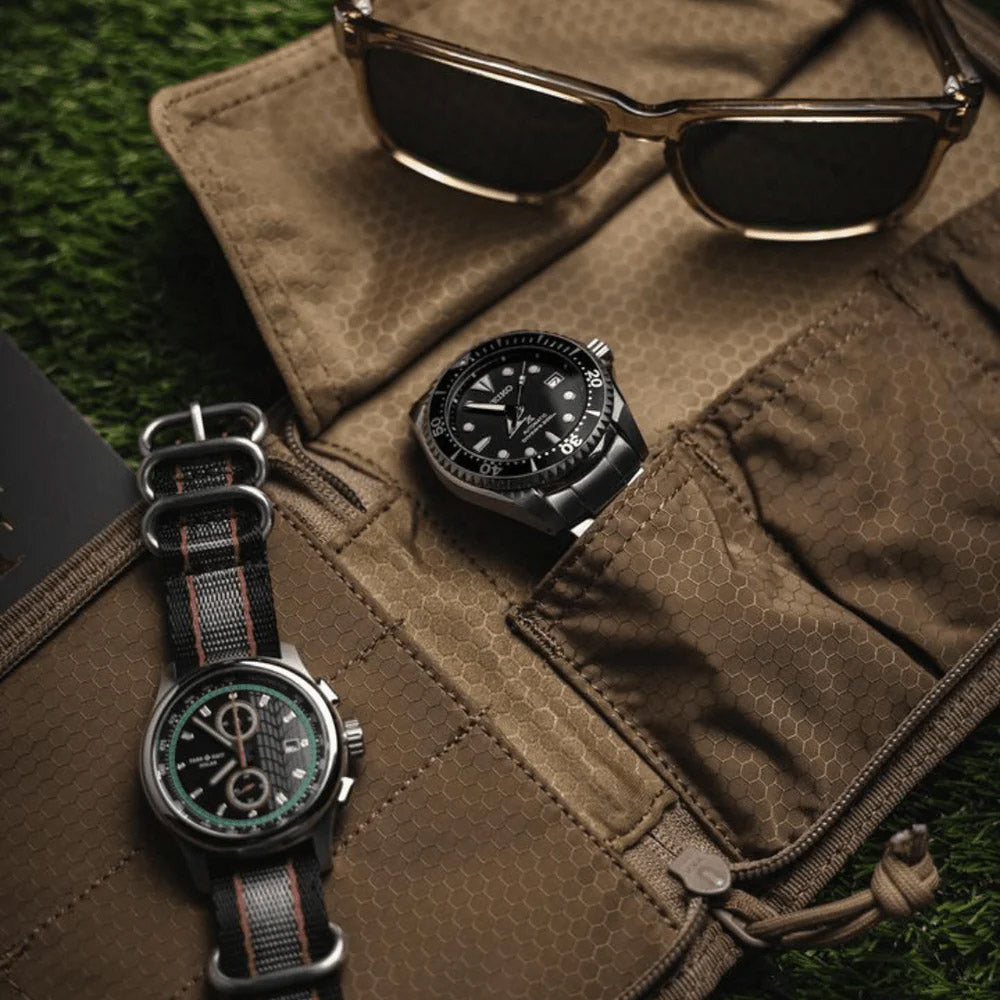 Lochby Watch Wallet - Navy - Voorbeeld met horloges in de inhoud