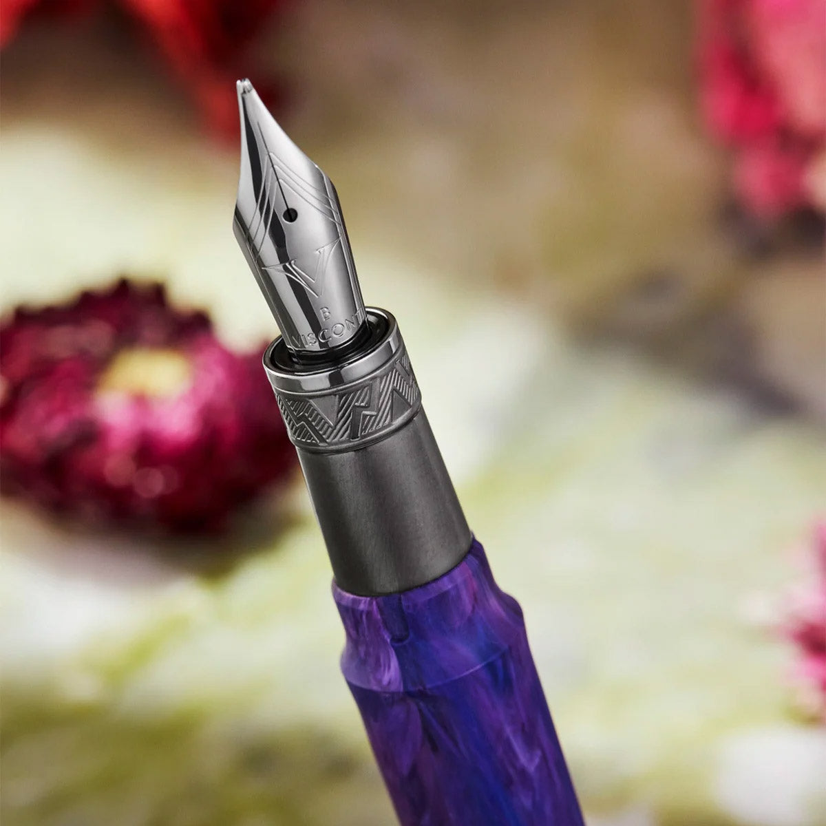 Visconti Fountain Pen Mirage Mythos RT - Persephone - penpunt in detail