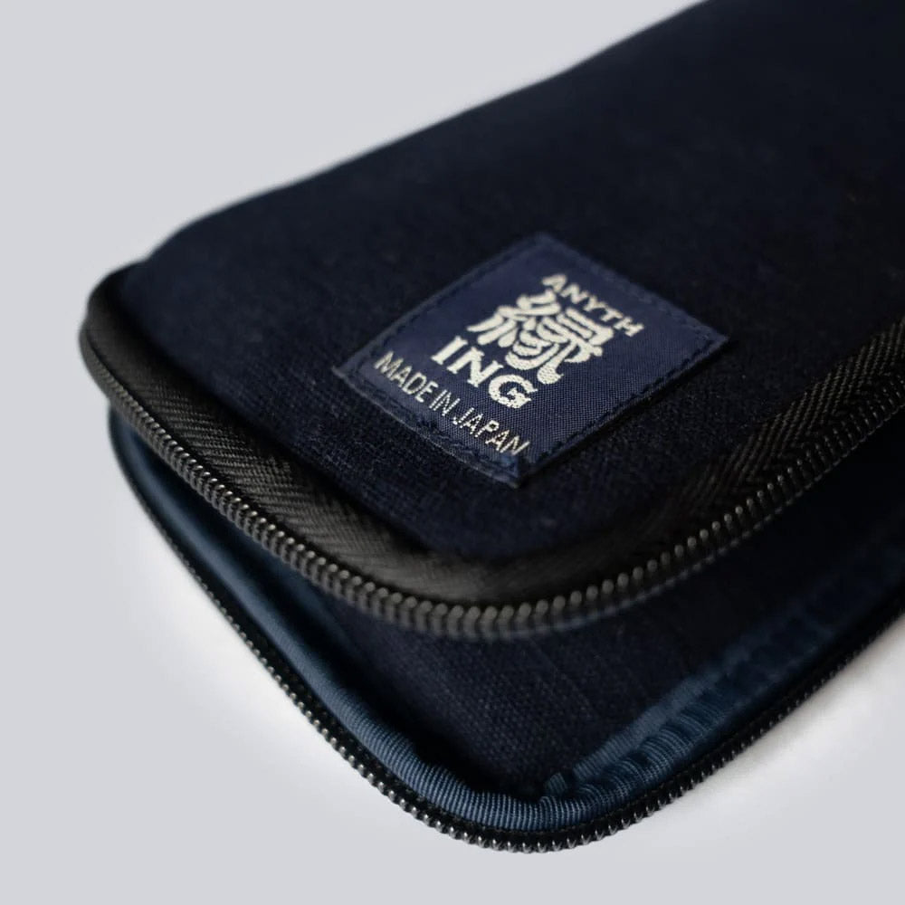 Anything x Robinson Pen Etui - Blue - Detail van de voorkant
