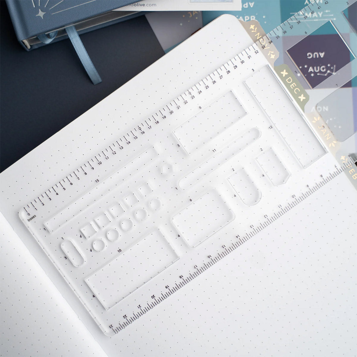 Archer & Olive B5 Planning Stencil - Detail van de liniaal