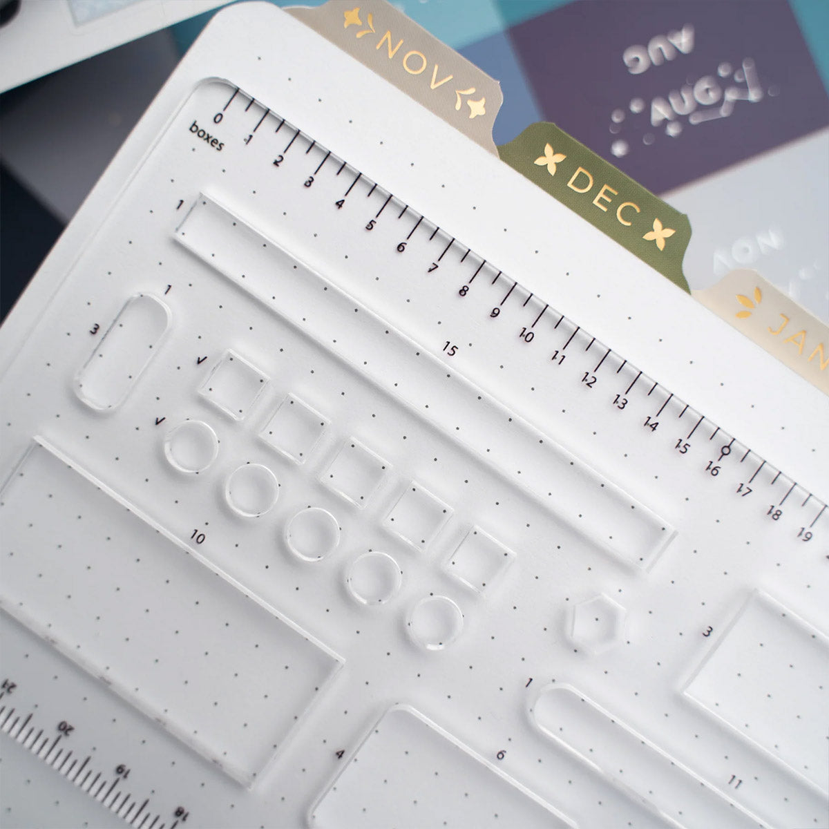 Archer & Olive B5 Planning Stencil - Detail van de liniaal