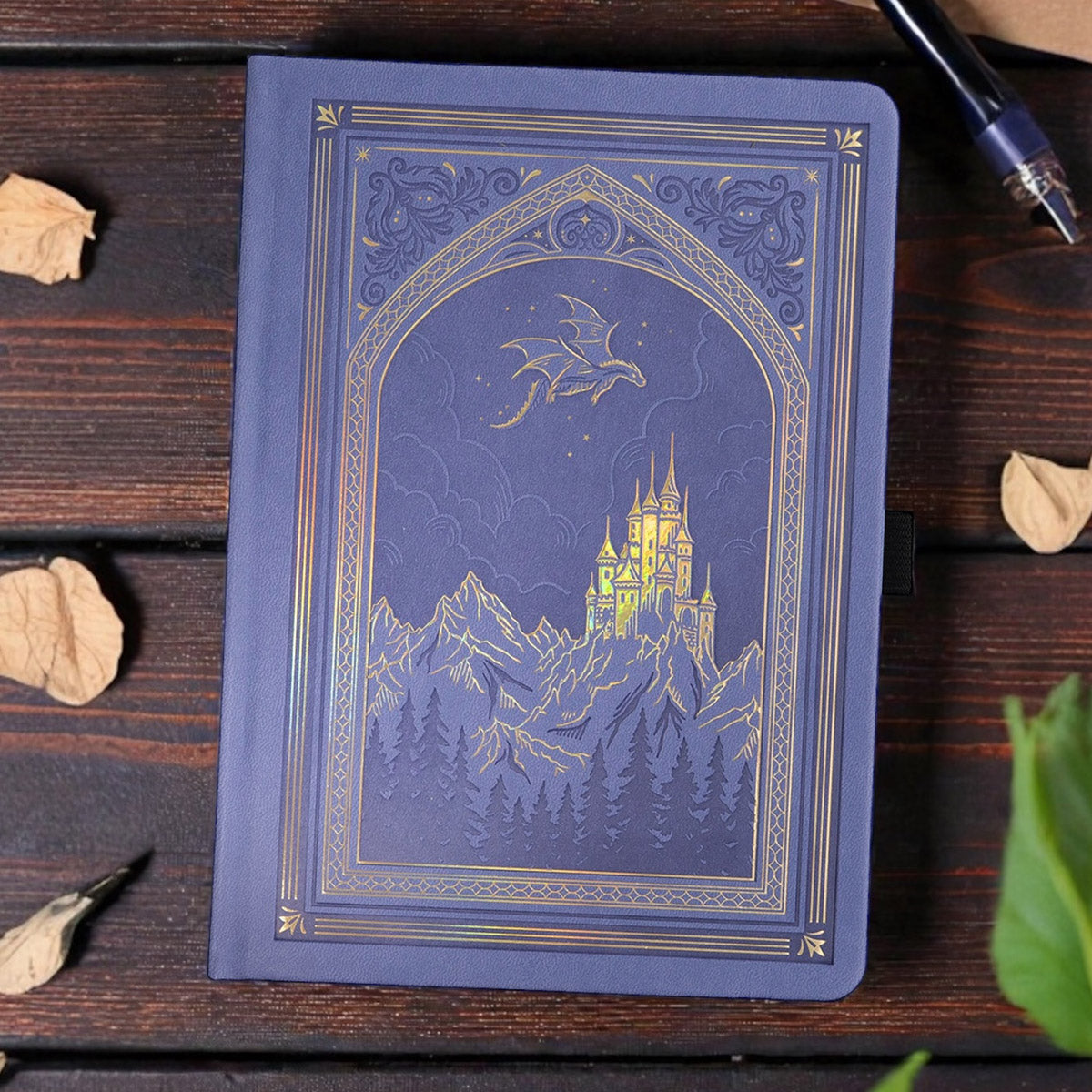 Archer & Olive Reading Journal Dragon Spire - Sfeerfoto van de journal op tafel