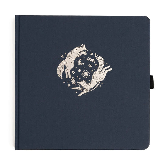 Archer & Olive Bullet Journal Forest Foxes Square Dot Grid - Voorkant van de journal met een witte achtergrond