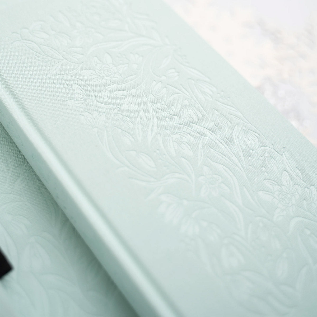 Archer & Olive Bullet Journal Snowdrops - Detail van de cover