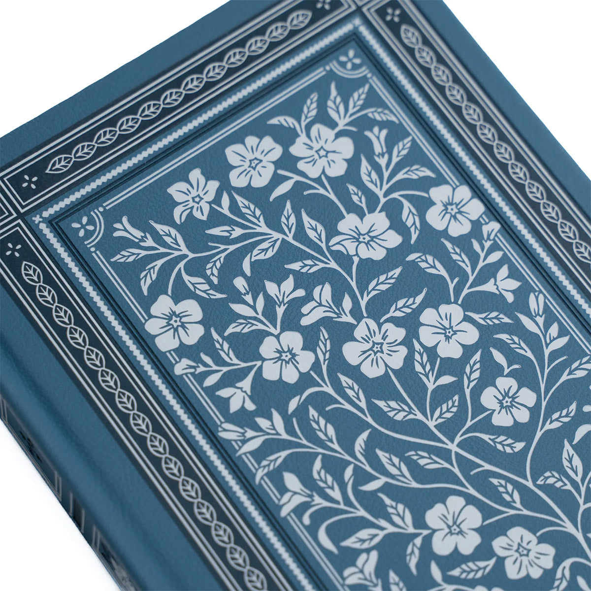 Archer & Olive Bullet Journal Wild Periwinkle - Detail van de voorkant