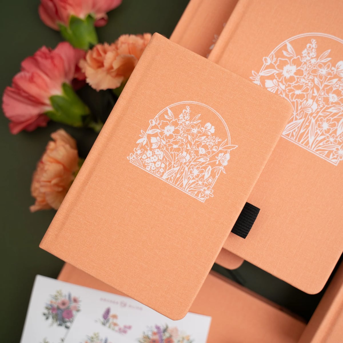 Archer & Olive Bullet Journal Wildflowers Framed - Sfeerfoto