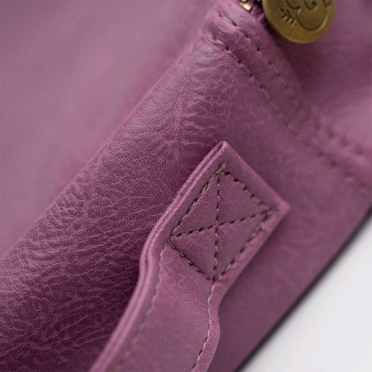 Archer & Olive Creativity Case - Plum - Detail van de naad