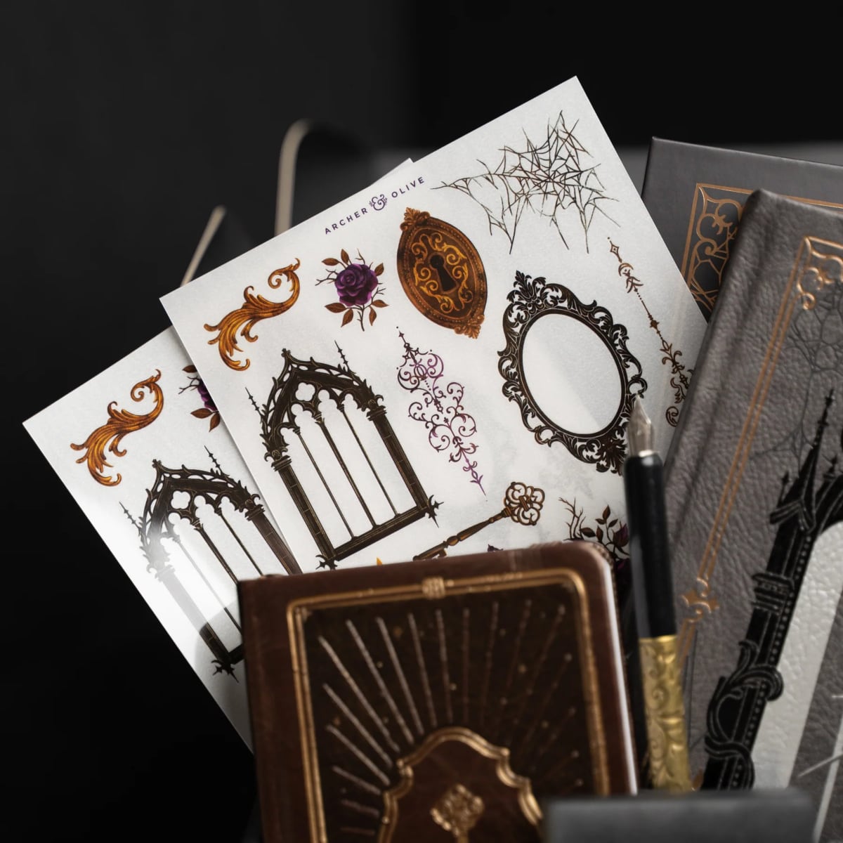 Archer & Olive Halloween Box 2026 - Whispering Walls - Sfeerfoto