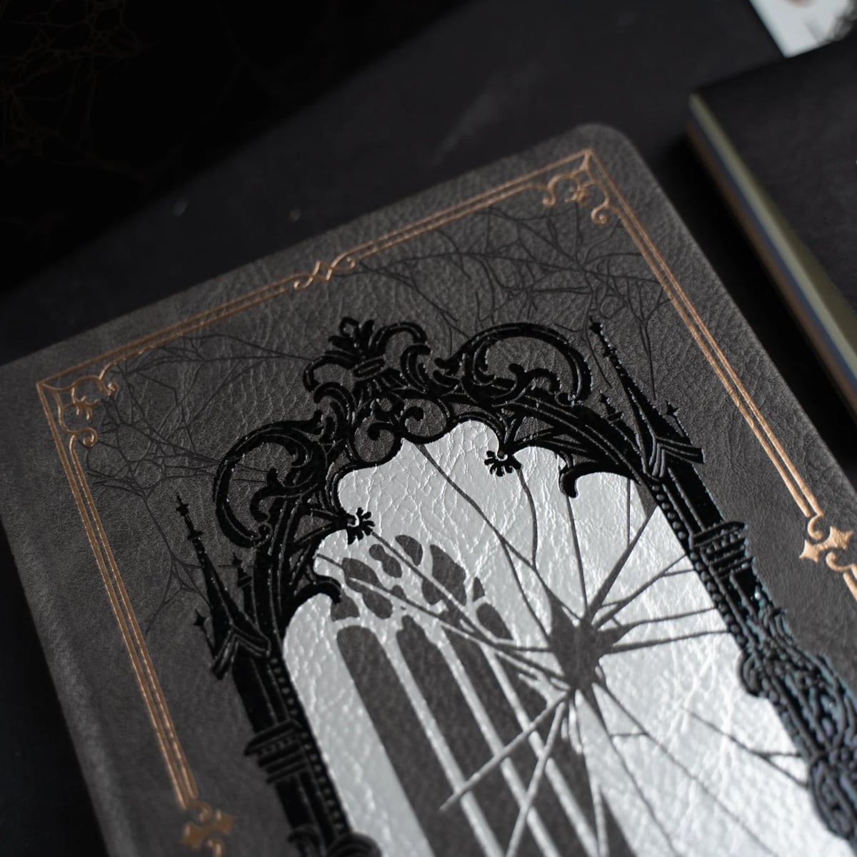 Archer & Olive Halloween Box 2026 - Whispering Walls - Voorkant van de bullet journal