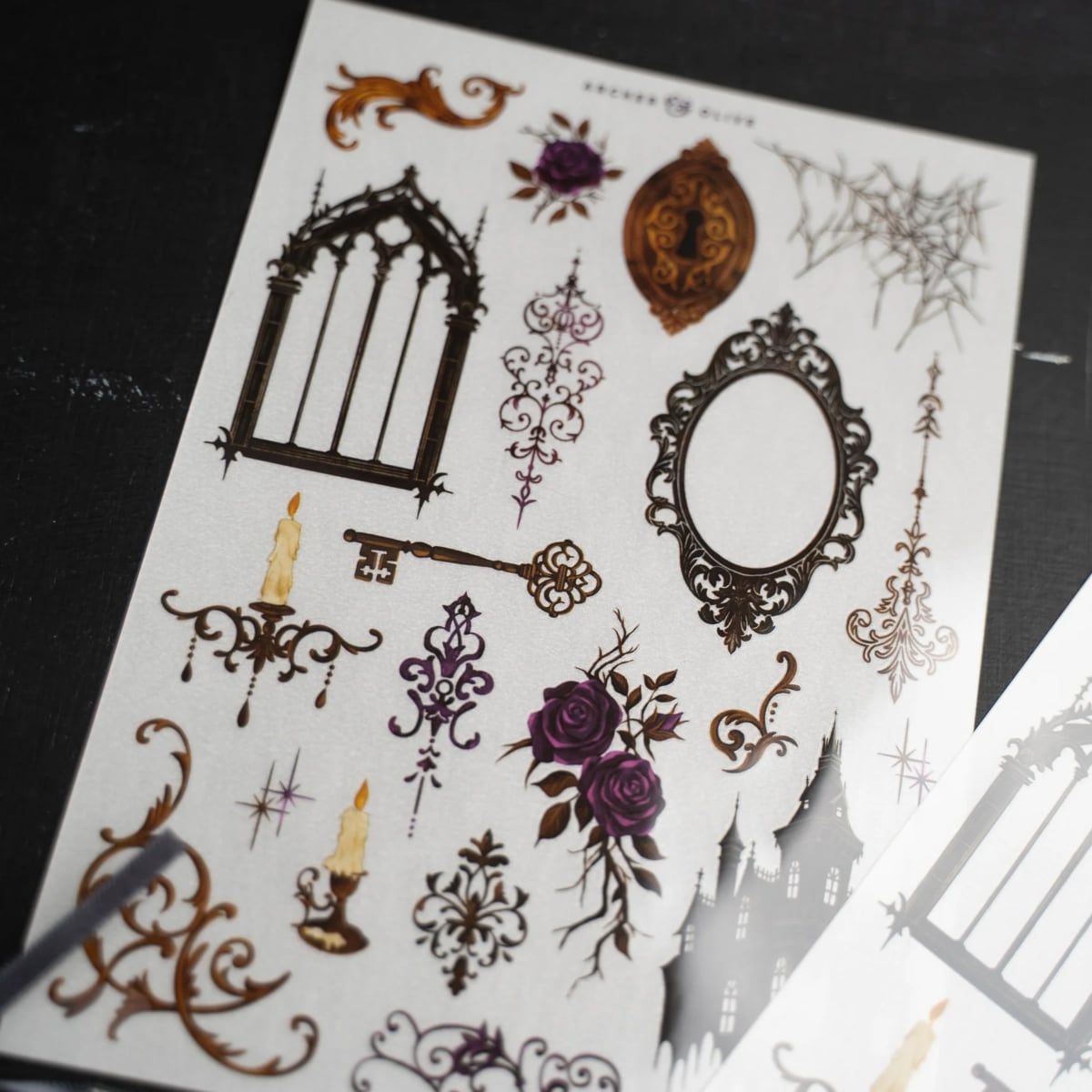 Archer & Olive Halloween Box 2026 - Whispering Walls - Stickervel