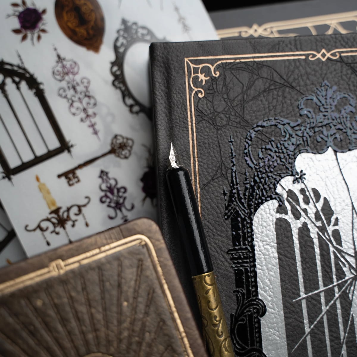 Archer & Olive Halloween Box 2026 - Whispering Walls - Sfeerfoto