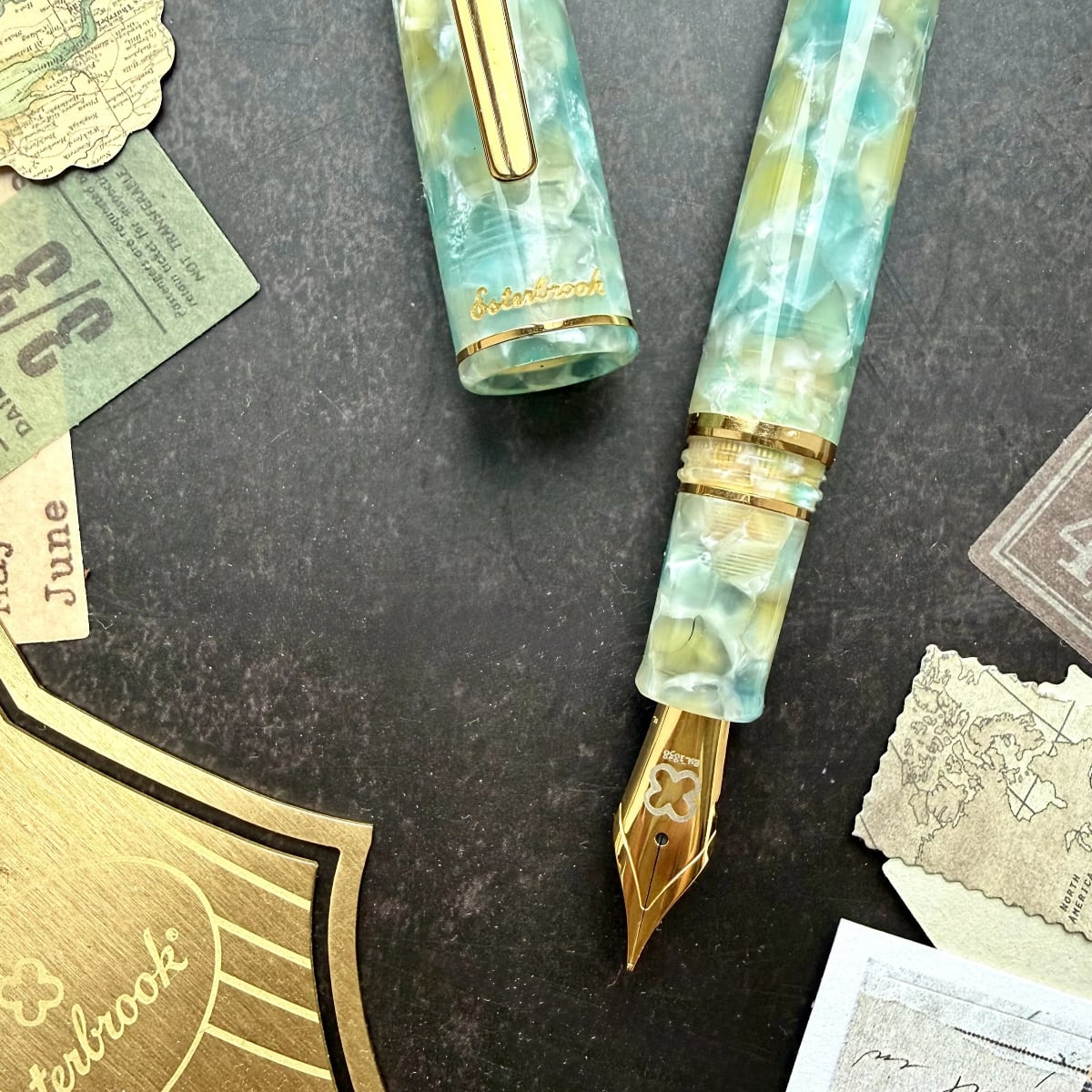 Esterbrook Estie Sea Glass GT Fountain Pen - Sfeerfoto