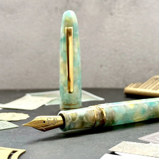 Esterbrook Estie Sea Glass GT Fountain Pen - Sfeerfoto