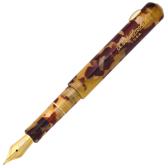 Esterbrook Fountain Pen Niblet - Tortoise - Vulpen open op een witte achtergrond