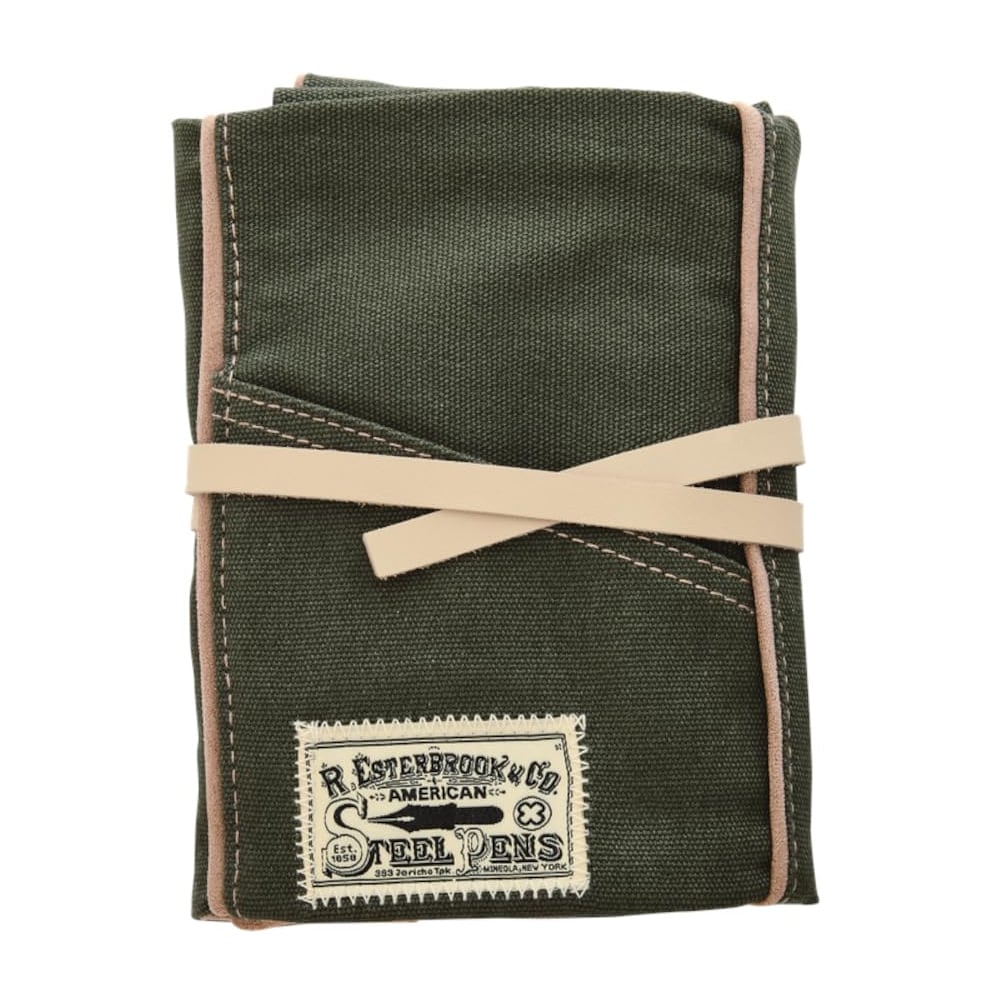 Esterbrook Pen Roll - Army Green - Gesloten op een witte achtergrond