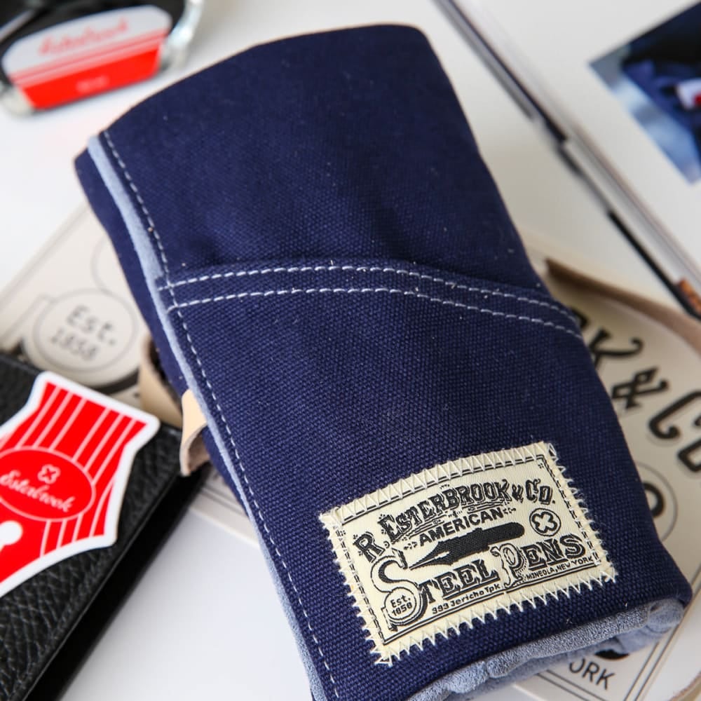 Esterbrook Pen Roll - Navy - Detail van de buitenkant van het etui