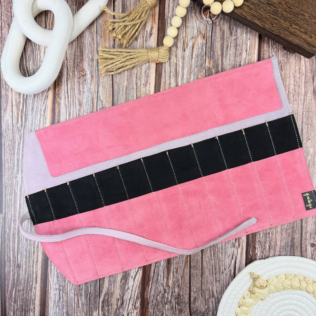 Girologio 10 Pen Roll - Blush Petal Open op Tafel zonder pennen
