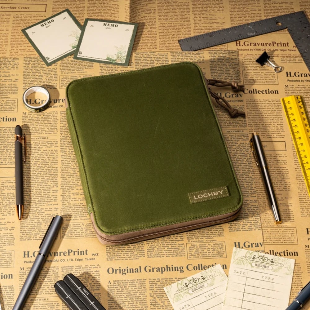 Lochby Daily Folio A5 - Olive - Sfeerfoto