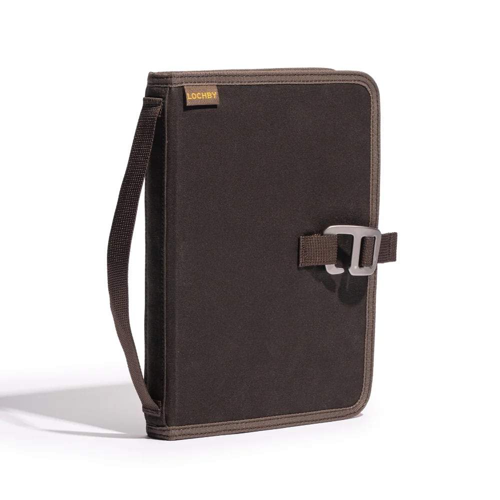 Lochby Field Binder A5 - Brown - Voorkant van een andere kant genomen