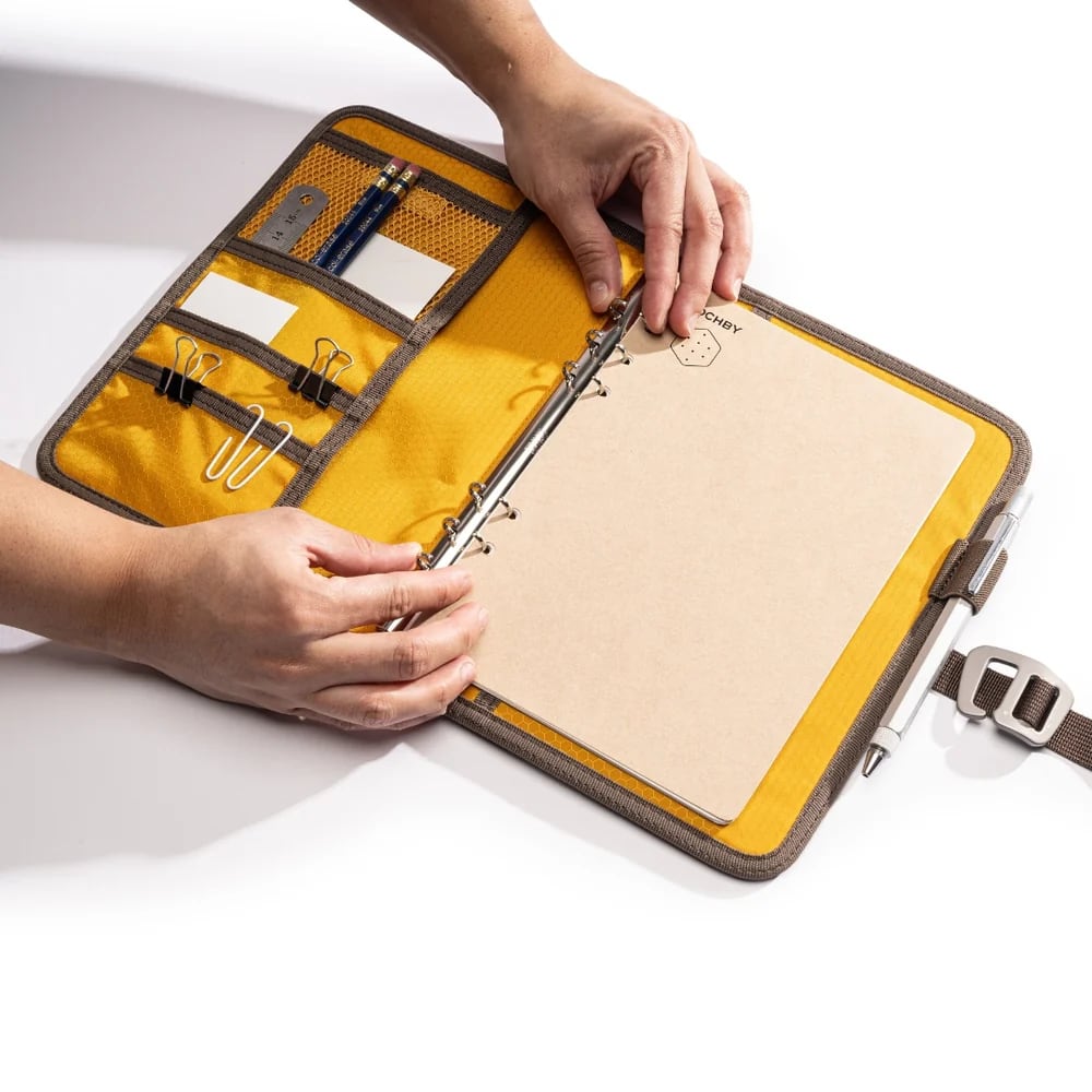 Lochby Field Binder A5 - Brown - Voorbeeld van het binder systeem met ringbanden