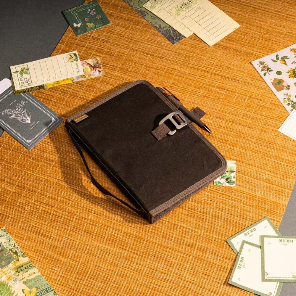 Lochby Field Binder A5 - Brown - Sfeerfoto