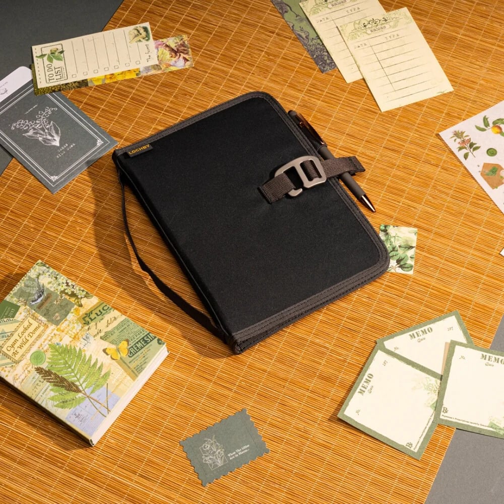 Lochby Field Binder A5 - Bumblebee - Sfeerfoto gesloten