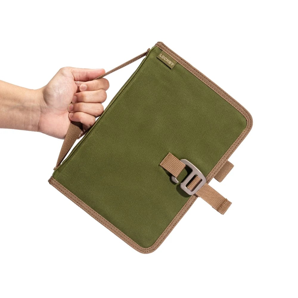Lochby Field Binder A5 - Olive - In de hand