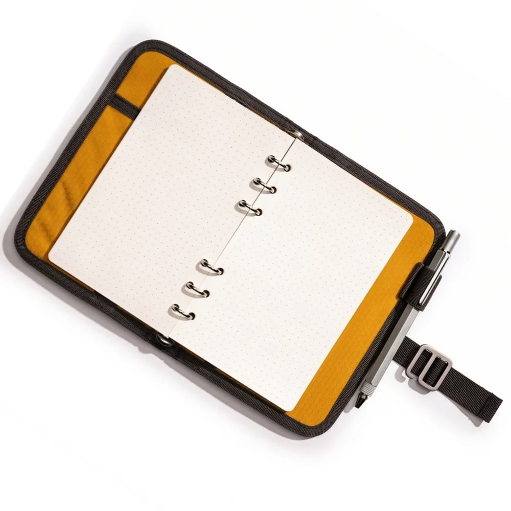 Lochby Field Binder A6 - Bumblebee - Open Liggend