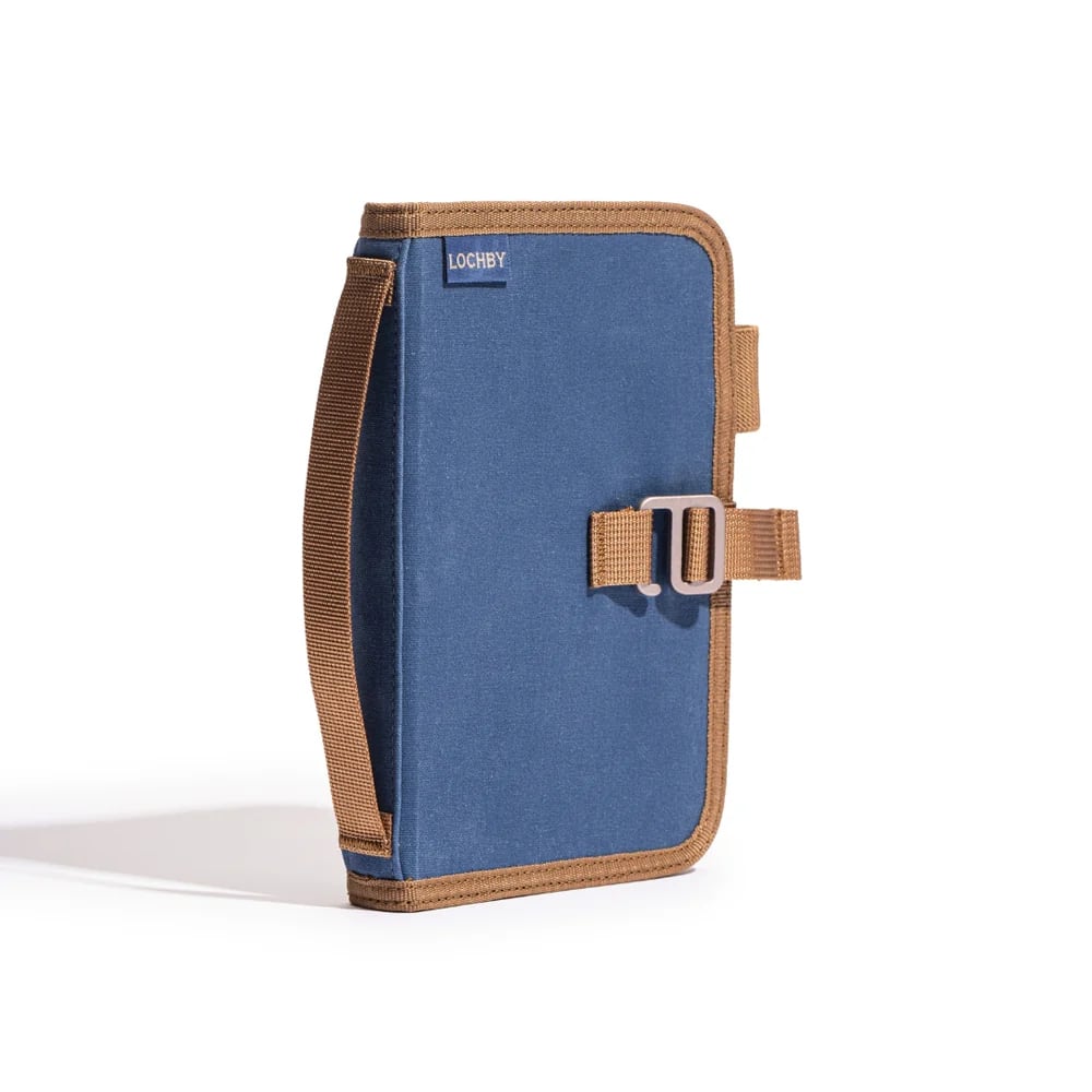 Lochby Field Binder A6 - Harbor - Voorkant Schuin genomen