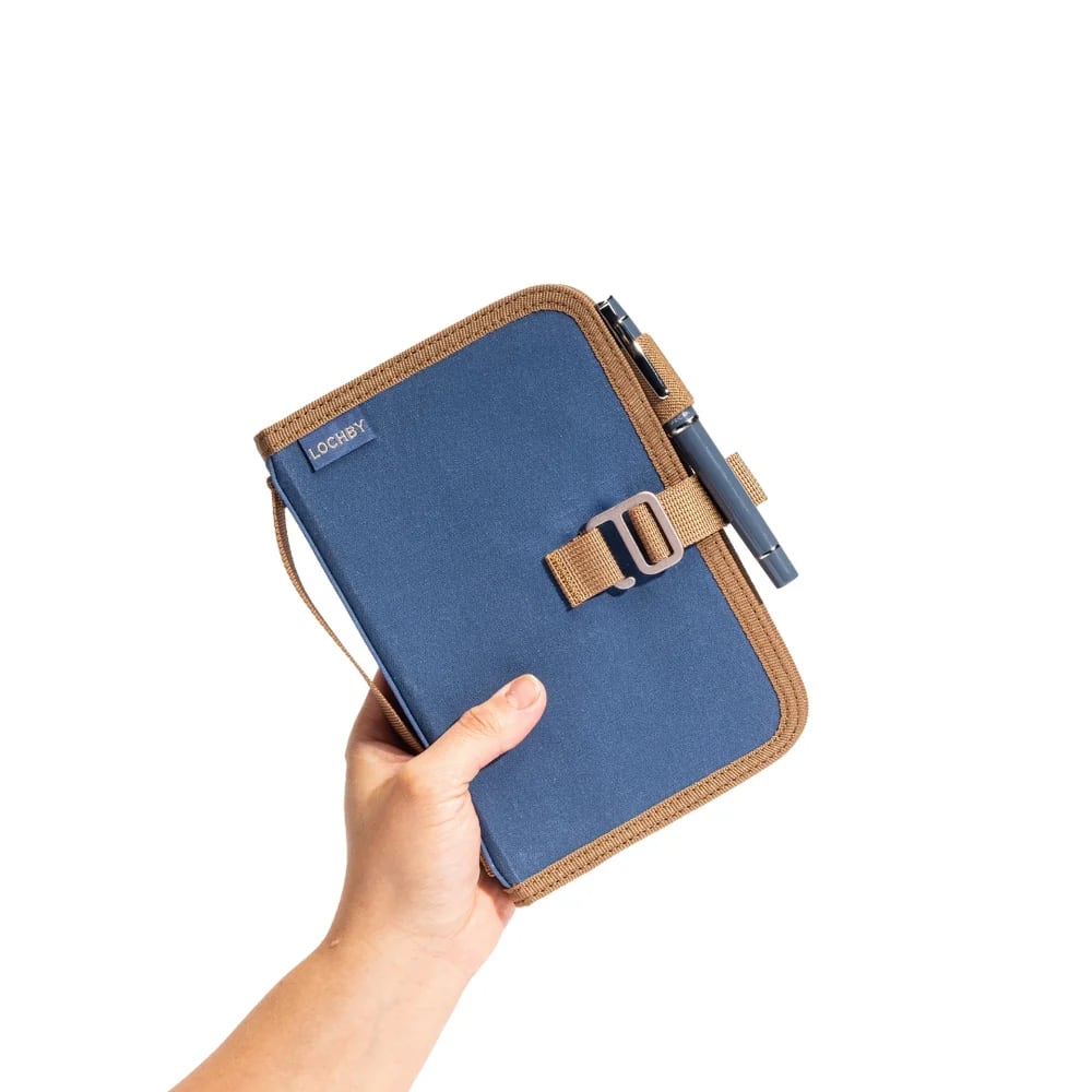 Lochby Field Binder A6 - Harbor - In de hand