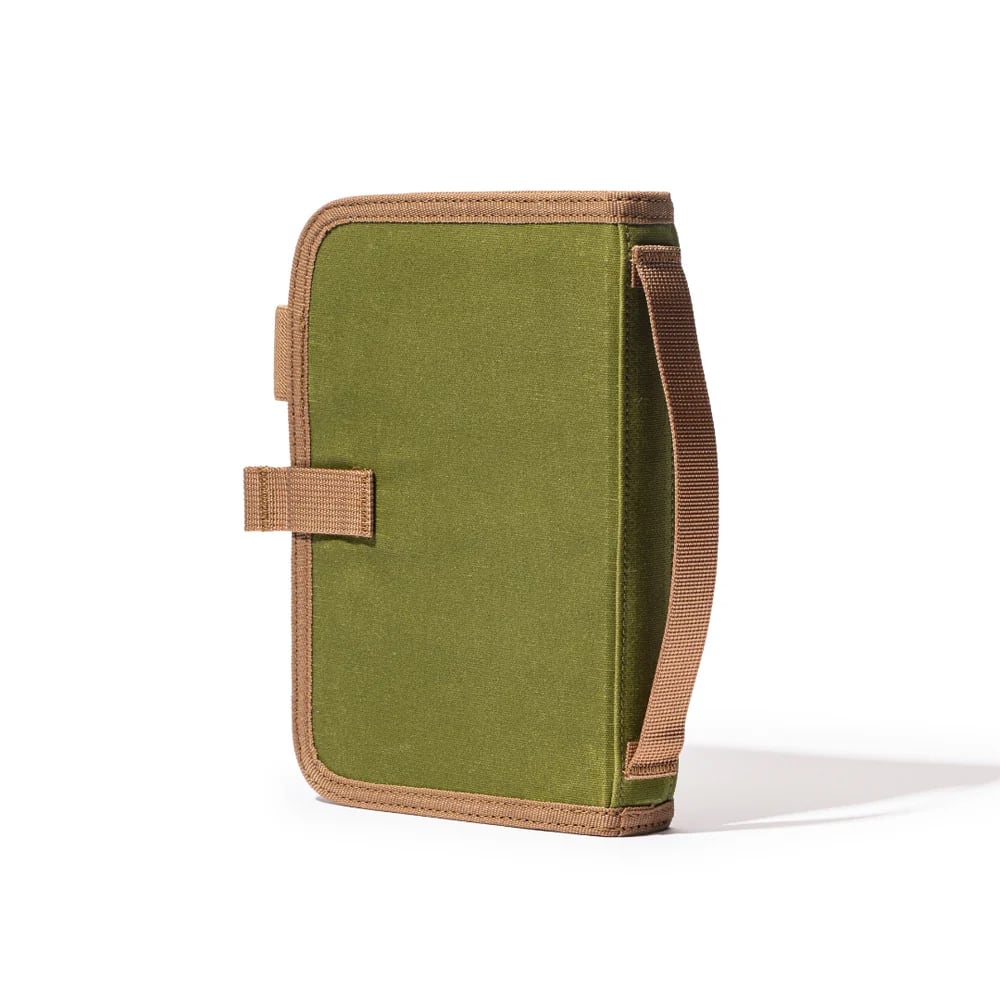 Lochby Field Binder A6 - Olive - Achterkant