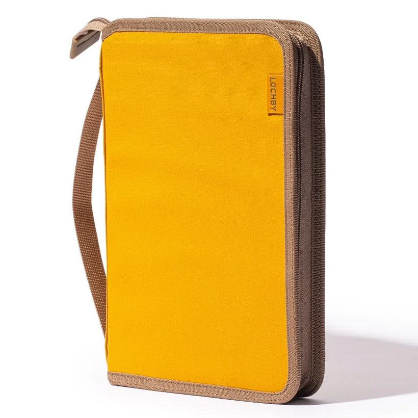 Lochby Field Folio A5 - Honey - Voorkant van het etui op een witte achtergrond