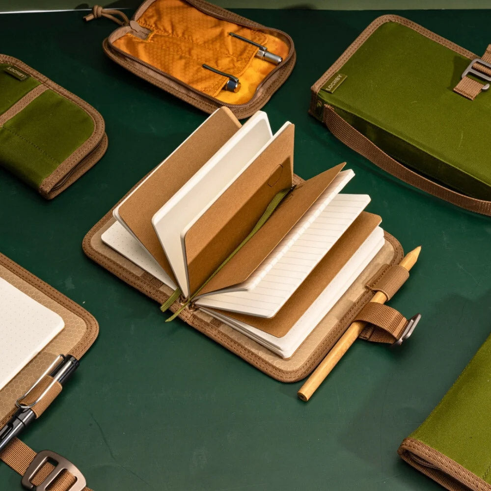 Lochby Field Journal Mini - Olive - Sfeerfoto