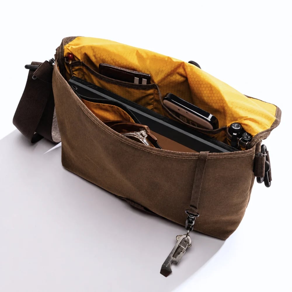 Lochby Field Sling Plus - Brown - Sfeerfoto