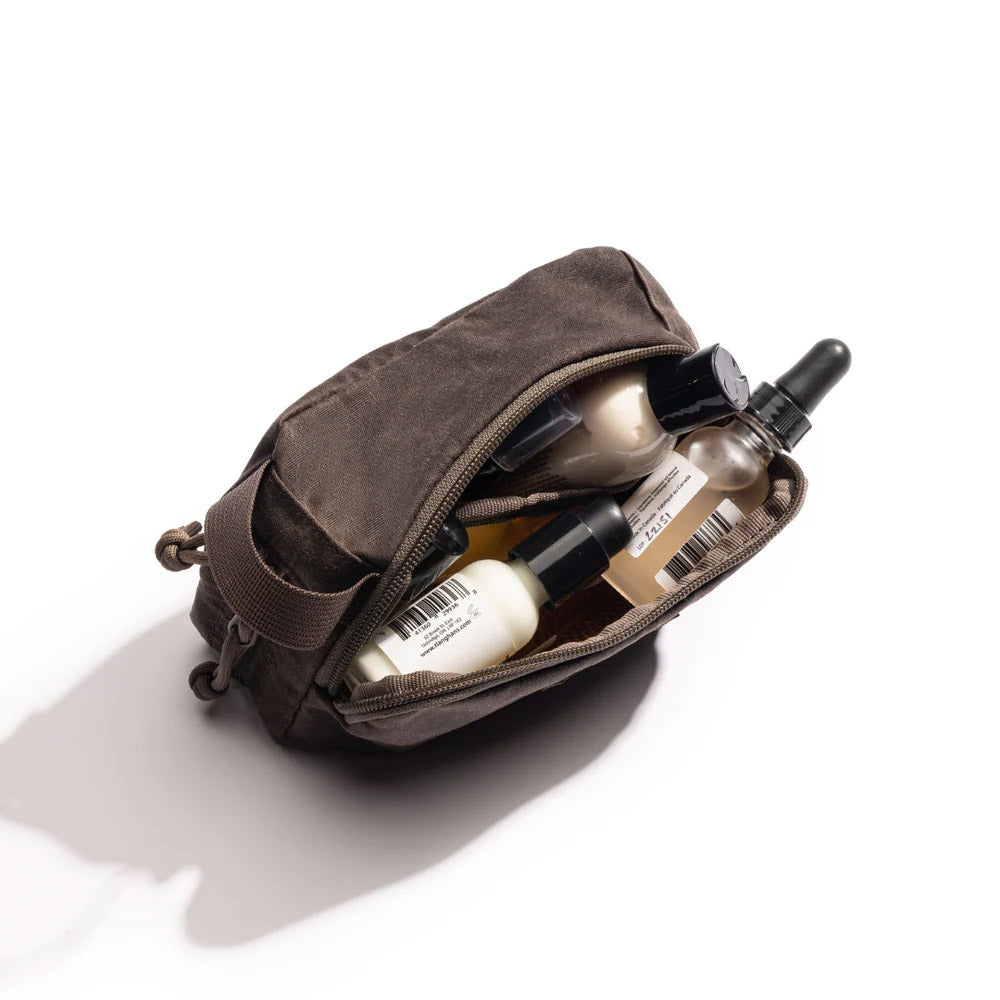 Lochby Mini Venture Pouch - Brown - met spulletjes erin