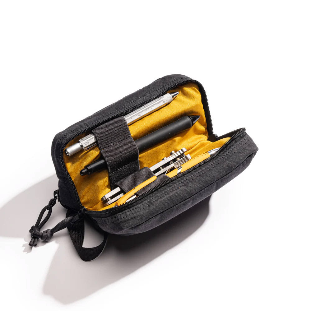 Lochby Mini Venture Pouch - Bumblebee - met pennen erin