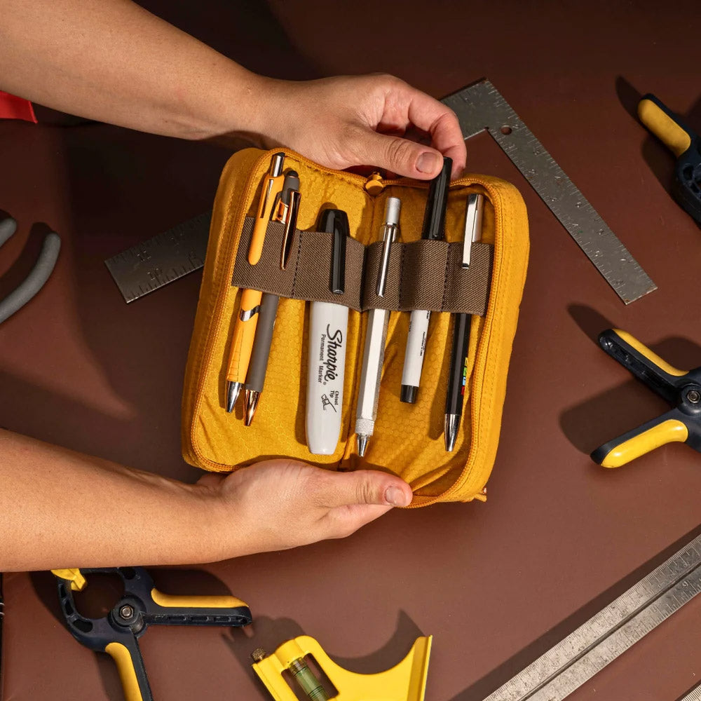 Lochby Mini Venture Pouch - Honey - Open met pennen